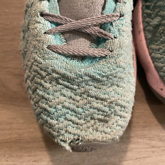 Nike Boys Lebron 17 South Beach BQ5594-444 Light Aqua Basketball Shoes Size 5Y - Picture 7 of 11